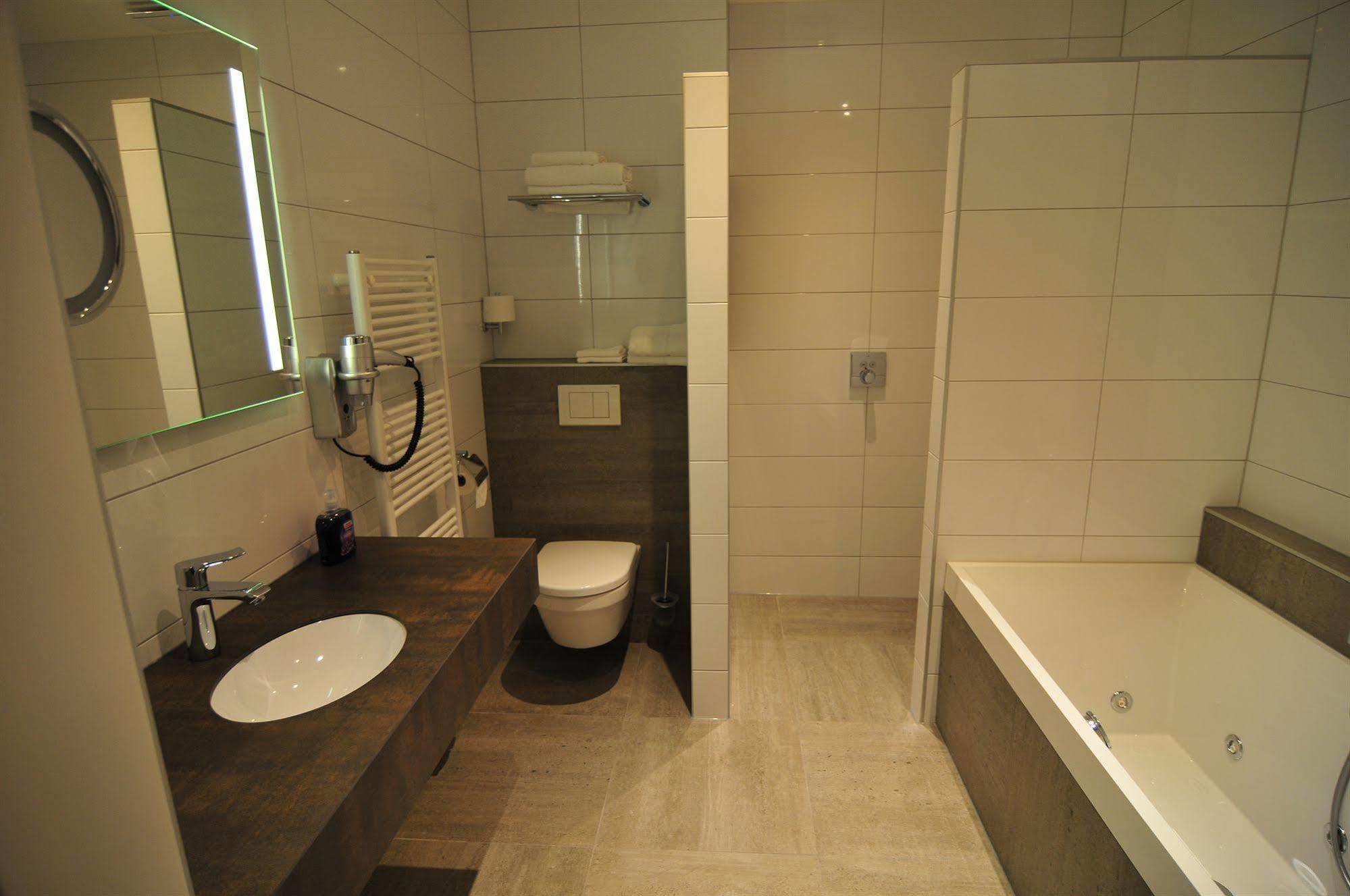 Hotel De Twee Linden Beneden-Leeuwen Exteriér fotografie